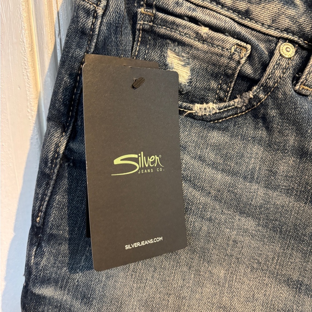 Silver Jeans Women's Suki Short Sz 30, 4” Rolled Inseam - Picture 7 of 10
